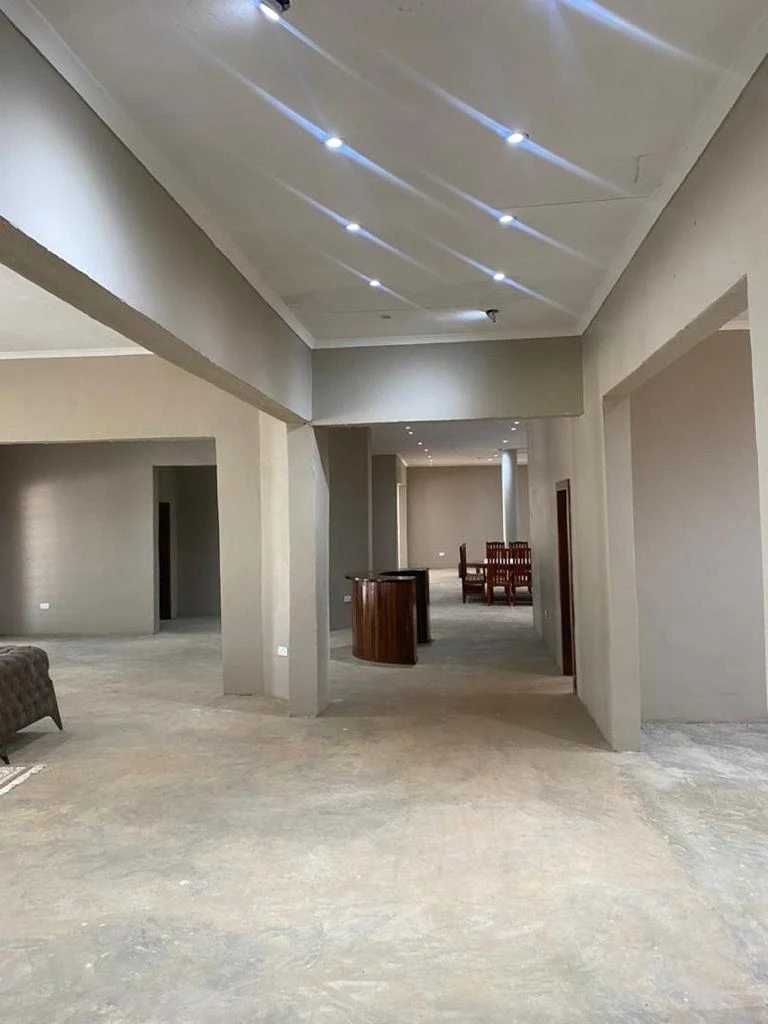 COMMERCIAL LEASE FOUR BEDROOMS IN NEW KASAMA