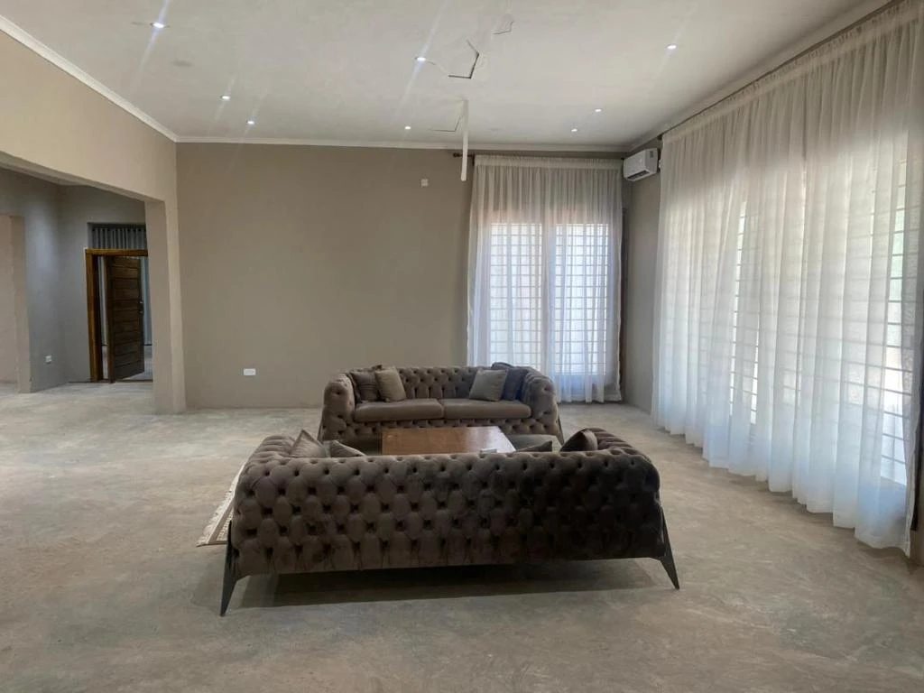 COMMERCIAL LEASE FOUR BEDROOMS IN NEW KASAMA